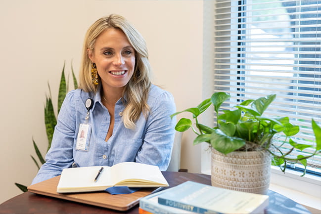 Kaitlin Dapore reviewing details of coaching program with client