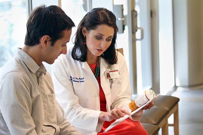 Image of pharmacist talking to a patient.