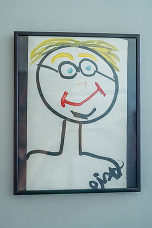 a simple painted stick figure type portrait of Richard Gross